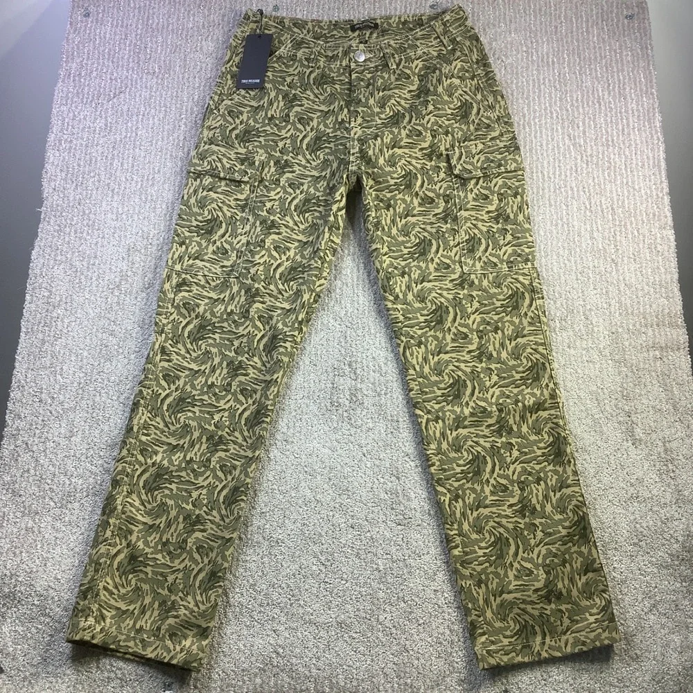 True Religion Abstract Camo SN Cargo Pants Green Straight Leg Size 30 x 32 NWT